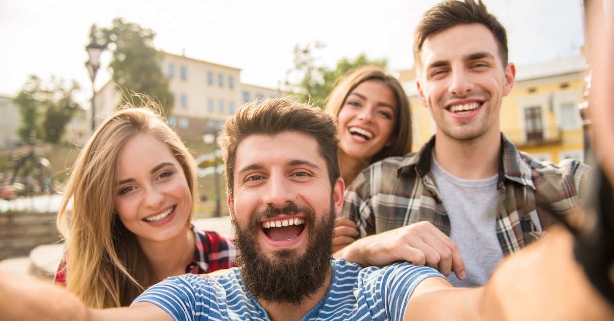 good-people-take-selfie-street