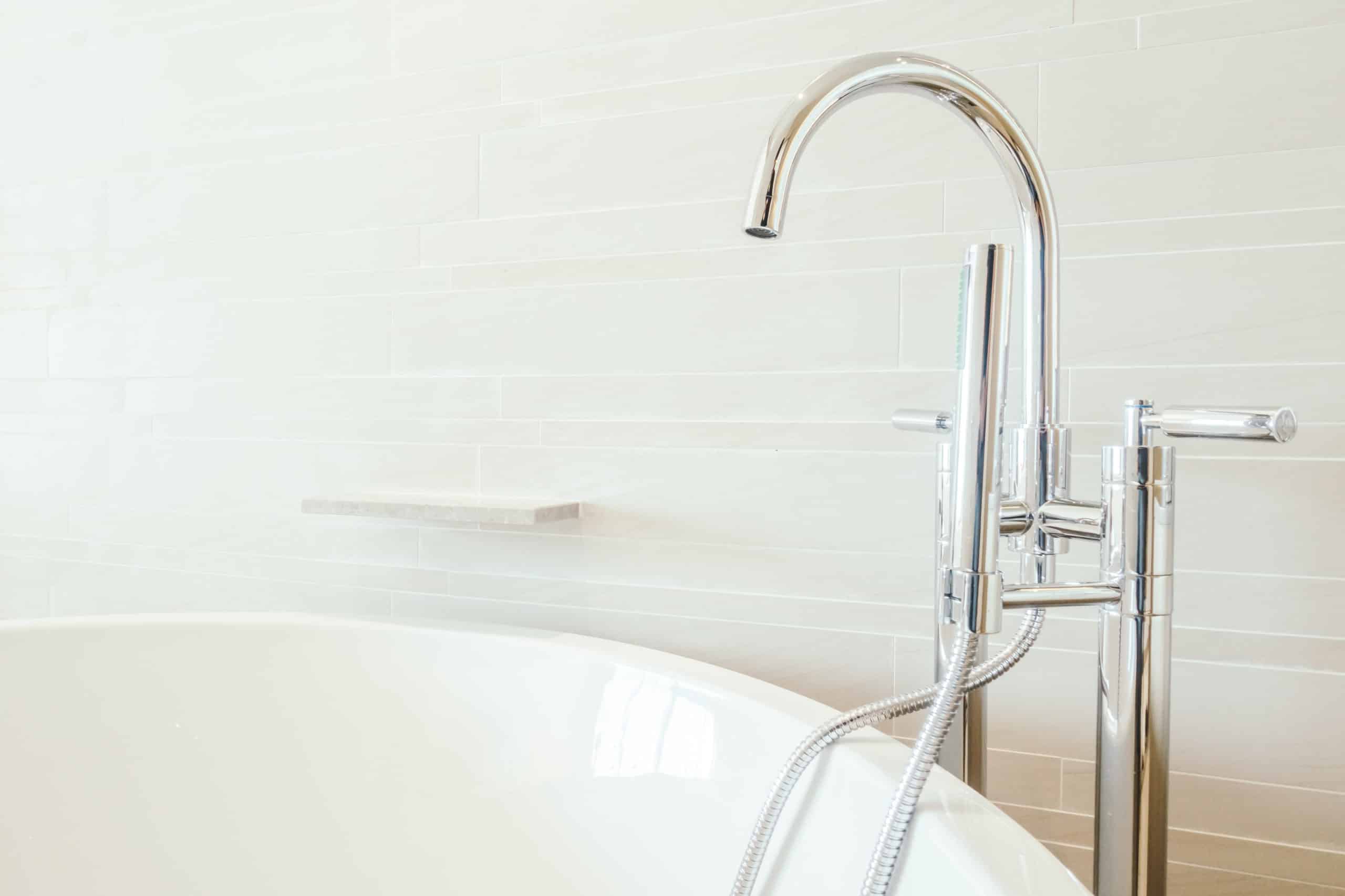 modern-new-disabled-bathroom-tub-scaled