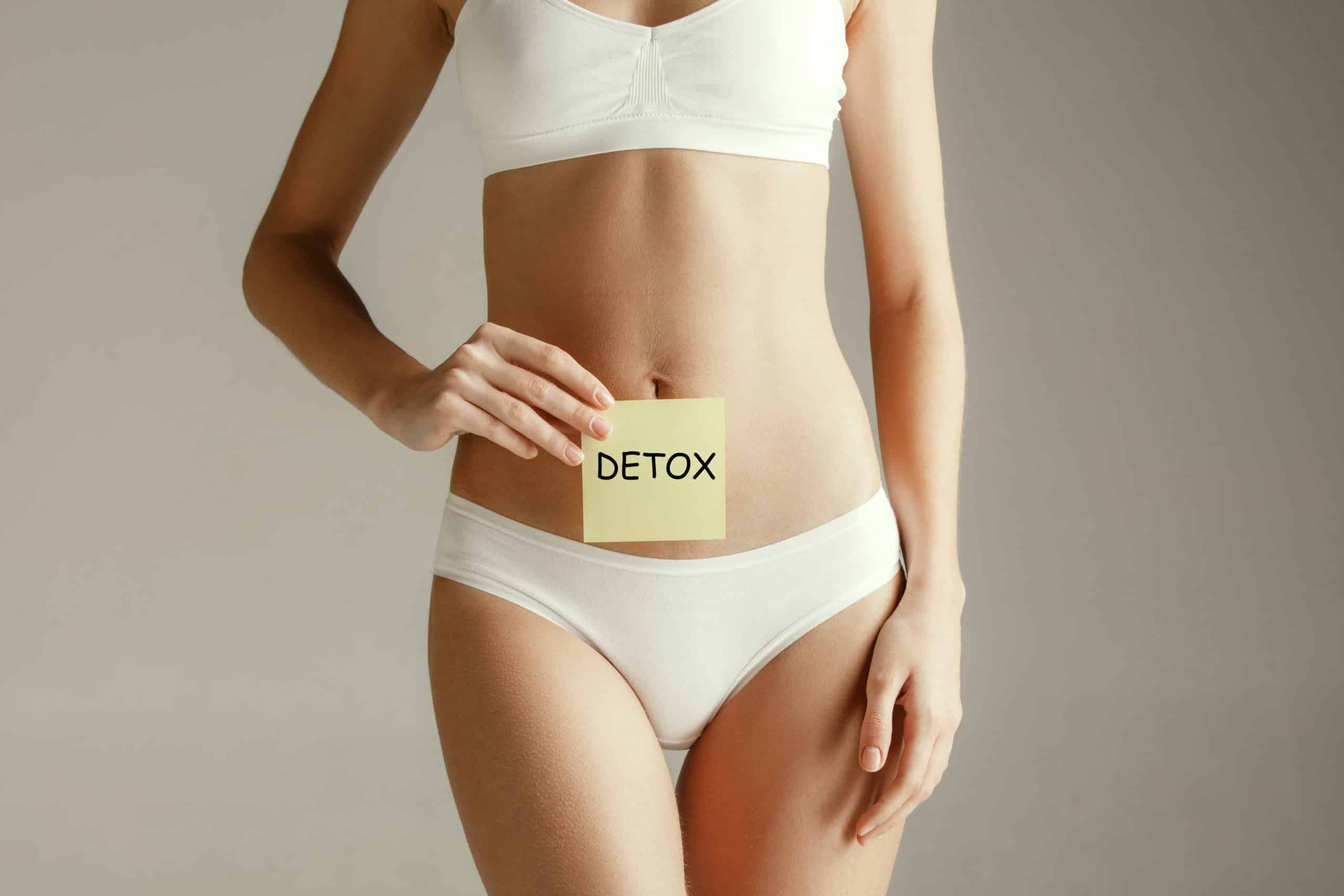 woman-with-drawing-word-detox-sticky-note-scaled